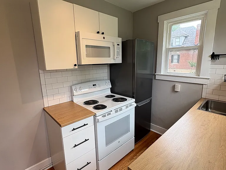 1436 Hepburn Ave #2 — Photo 9
