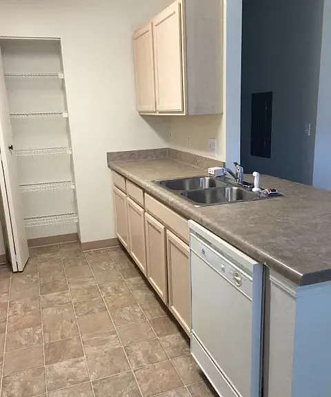 Rosewood Park Apartments — Photo 3