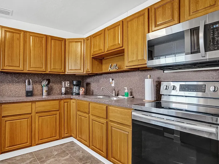 6110 SW 38th St — Photo 3