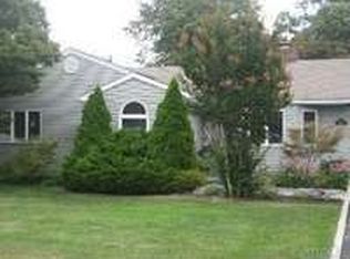 465 Sylvan Ave, Bayport, NY 11705