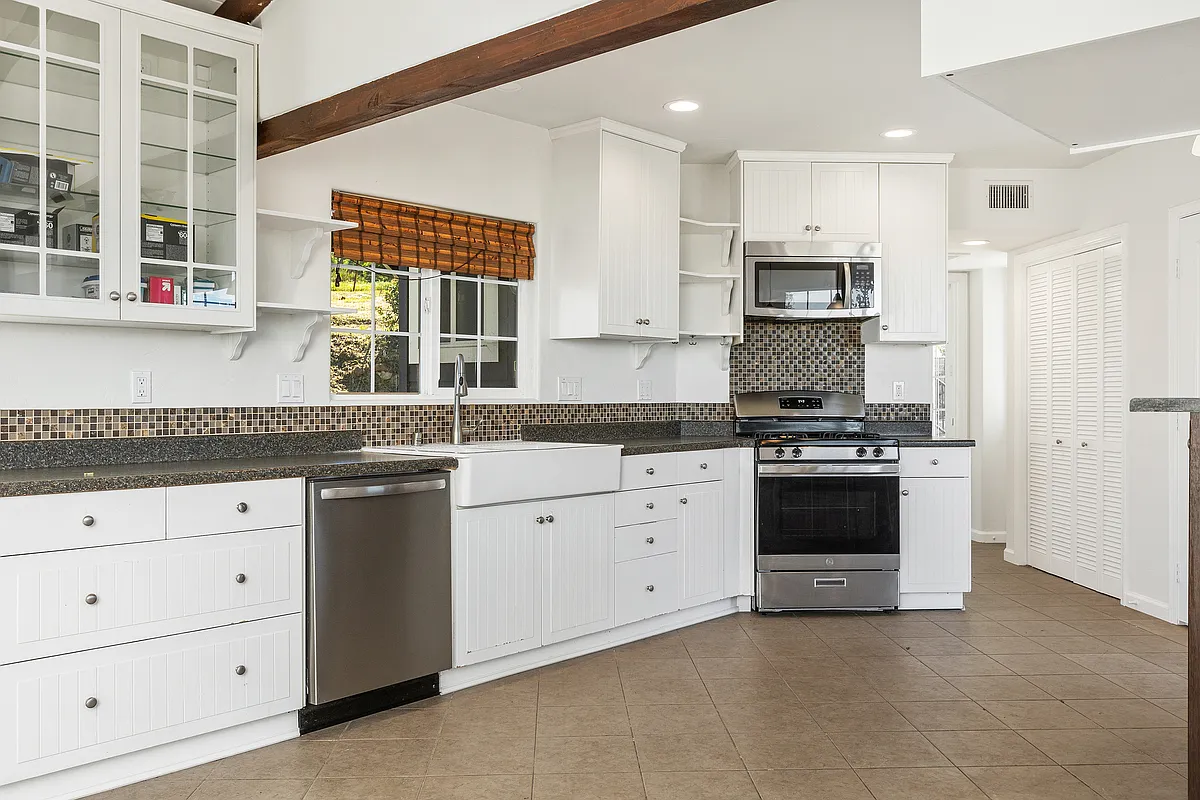 3 bed, 2604 sqft, $4,250 — Photo 3