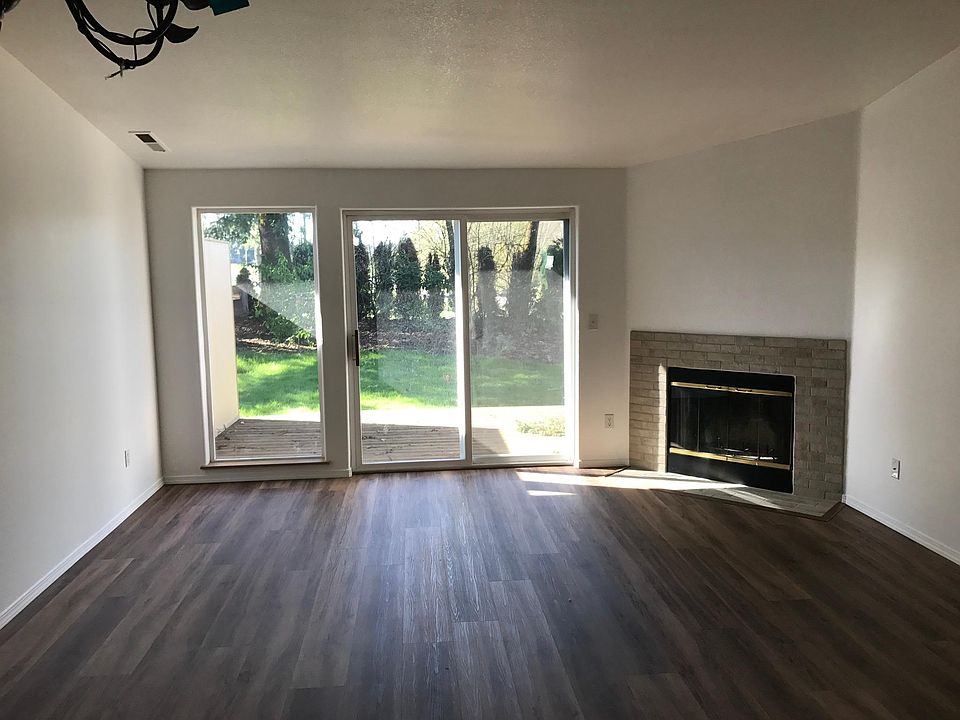 2nd image of 15203 NE 181st St