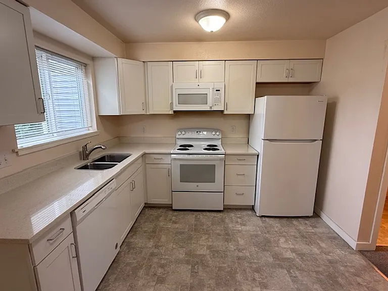 3208 Hoyt AVE Everett, WA 98021 — Photo 5