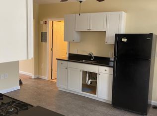 189 Cumberland Rd #3B, Lowell, MA 01850