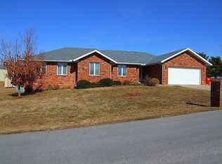 904 E Auburn Dr, Ash Grove, MO 65604