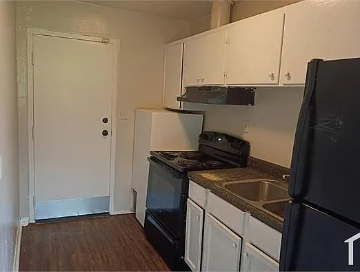 140 W Palmer Ave