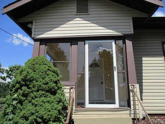 3rd image of 8907 Windom Ave