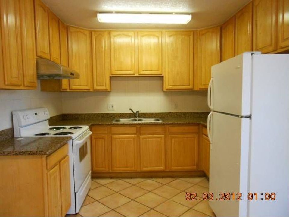 1st image of 800 O St APT 4