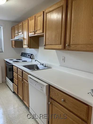 Building Photo - 19 N Union St #6