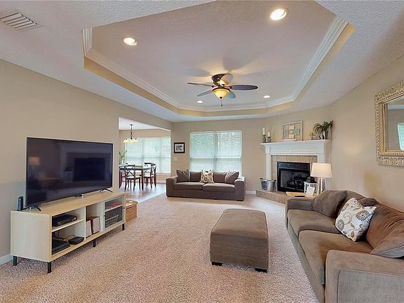 Spacious living room