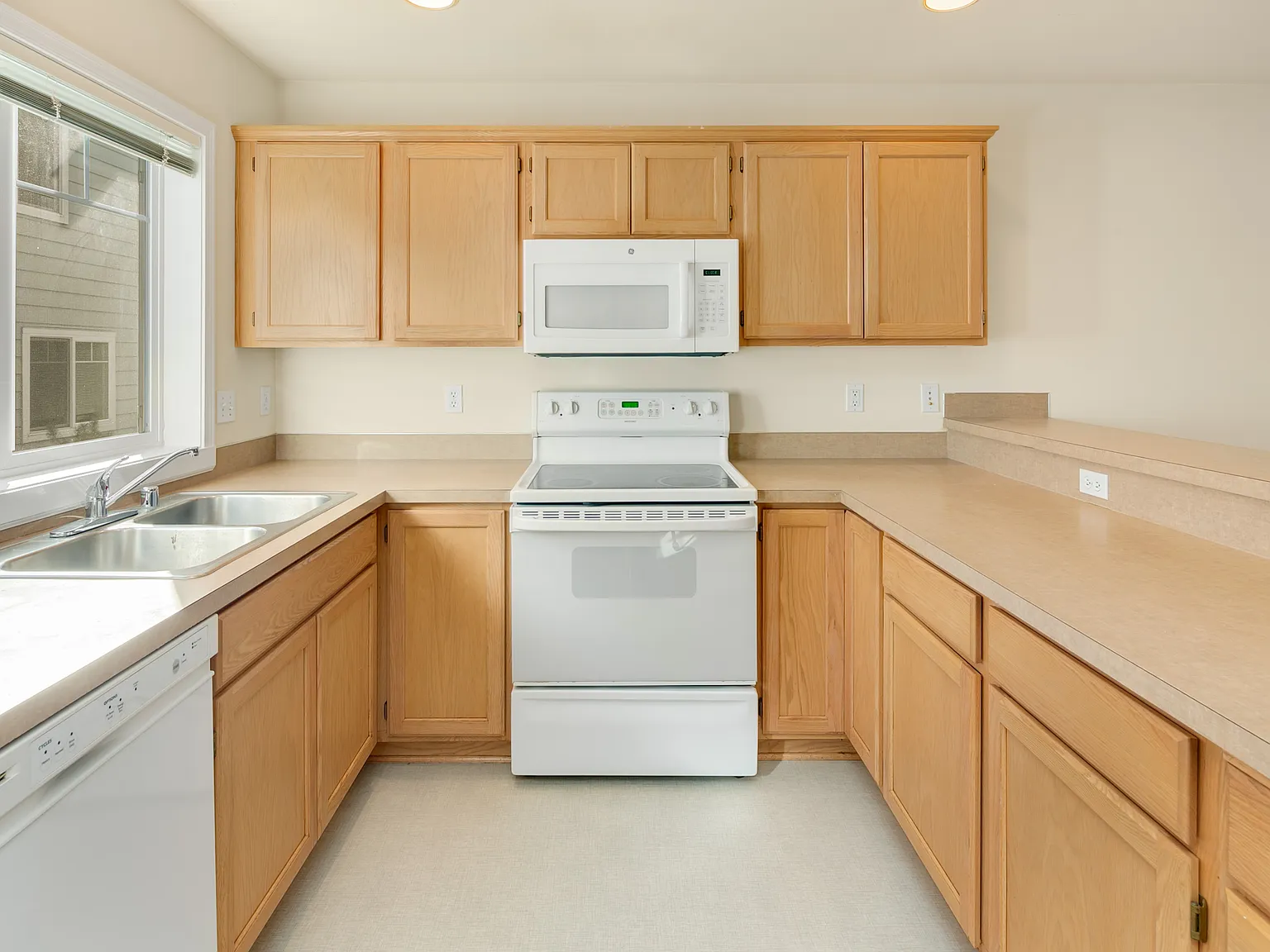 2 bed, 2.5 bath, 1270 sqft, $2,300 — Photo 3