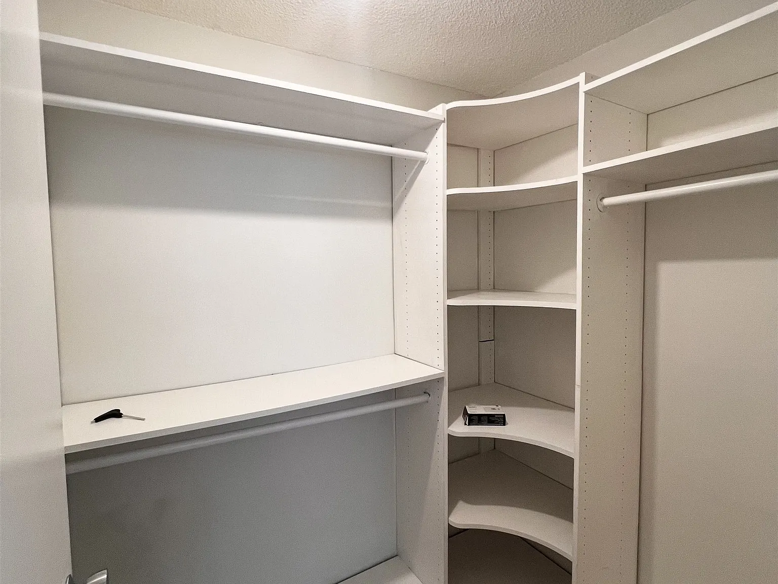 2 bed, 800 sqft, $3,200 — Photo 4