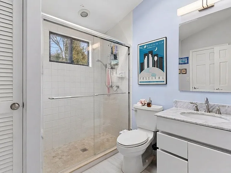 16 Argyle Ln — Photo 11