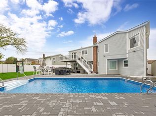 23 Evelyn Dr, Bethpage, NY 11714