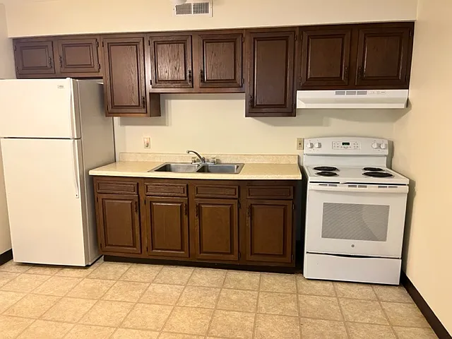 1750 Beechwood Ave NE #14 — Photo 3