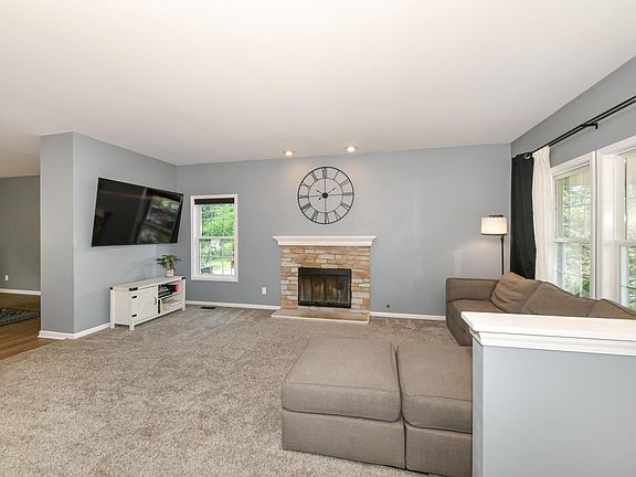 3rd image of 1335 E Jakes WAY