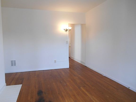 3rd image of 11719 Clifton Blvd