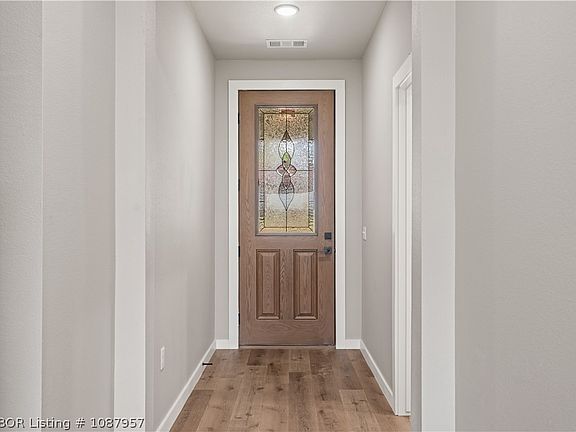 3rd image of 325 Nashville St