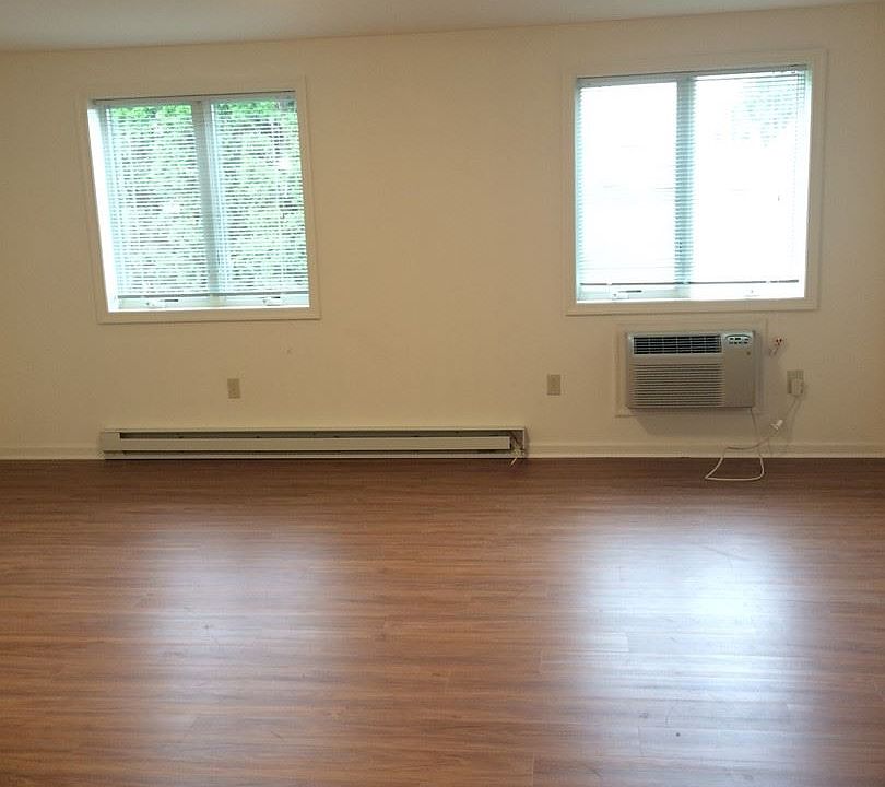 2nd image of 1932 Mary St APT 5B