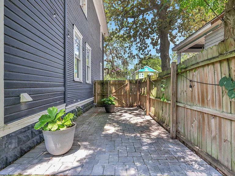 1407 Hubbard St — Photo 35