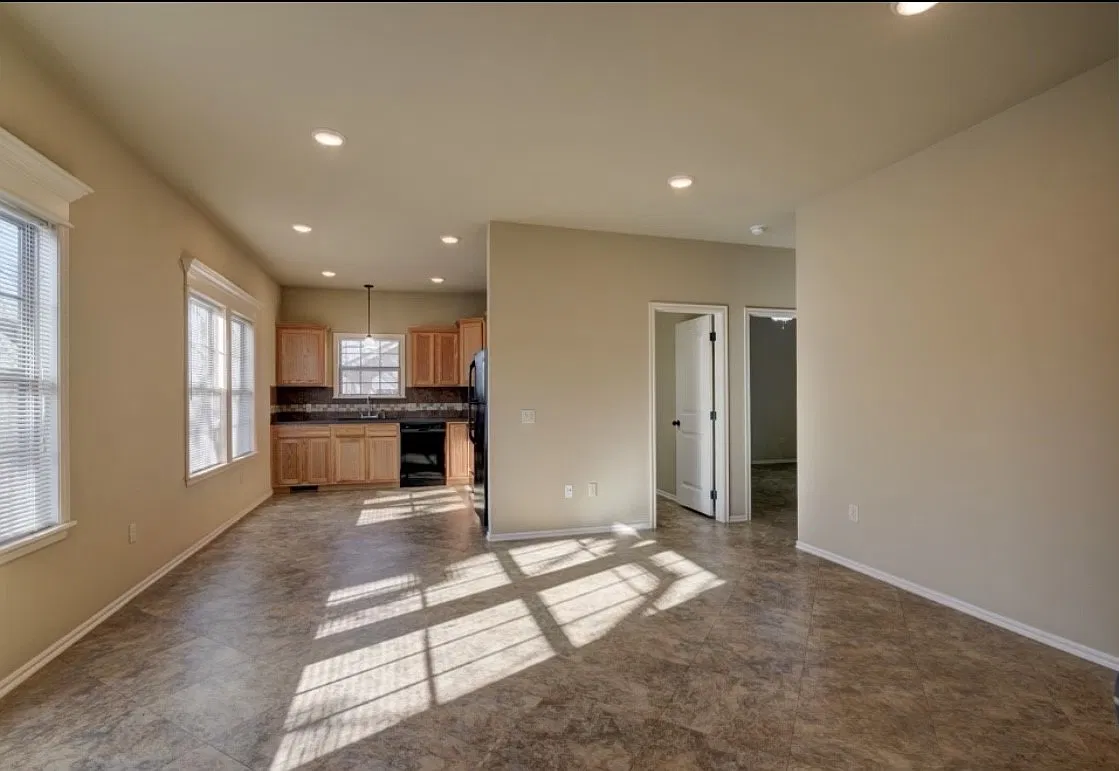 2 bed, 1030 sqft, $1,350 — Photo 4