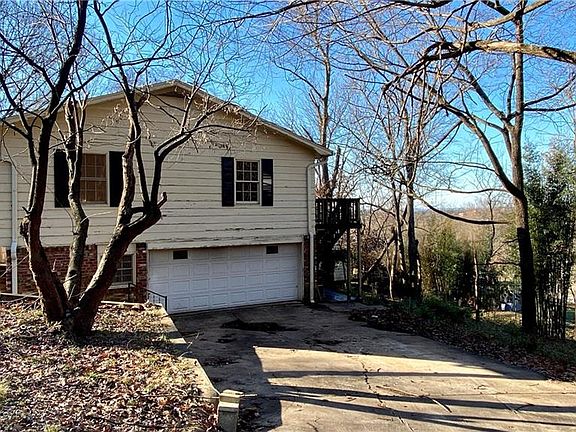 2nd image of 724 E Dogwood Ln
