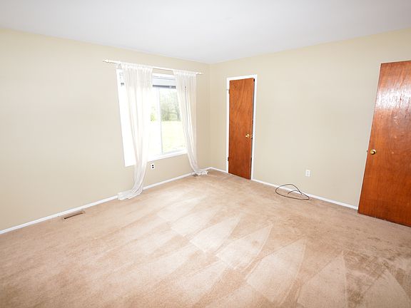 5th image of 41500 Ayrshire Dr