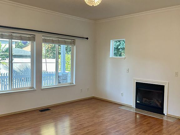 5th image of 10421 NE Hoyt St