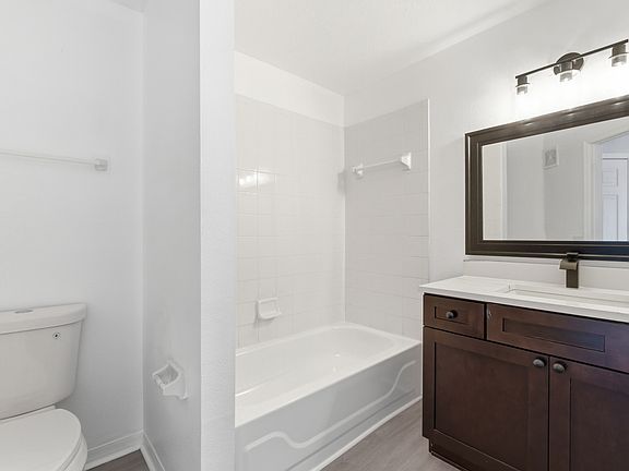 4th image of 1950 Summer Club Dr APT 212