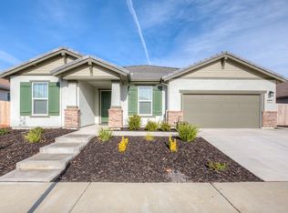 1077 Hacienda Dr, Plumas Lake, CA 95961
