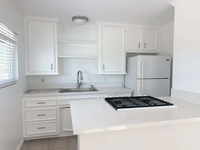 1008 Georgia St #203 — Photo 2