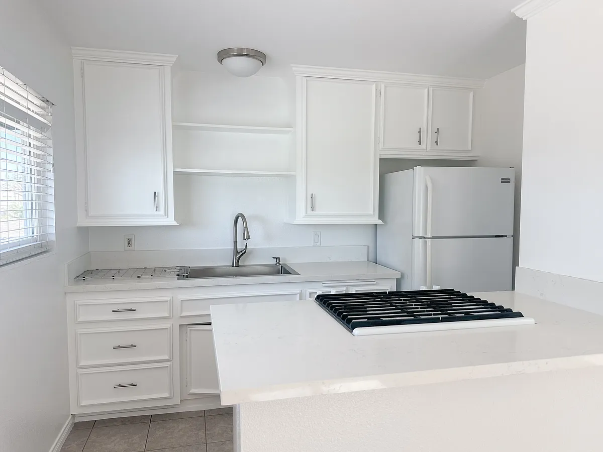 Building Photo - 1008 Georgia St #203