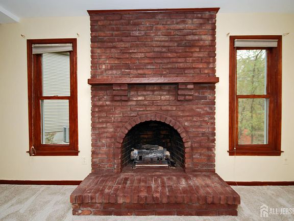 5th image of 6 Heather Ln