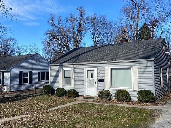 2nd image of 1011 W Crestwood Dr