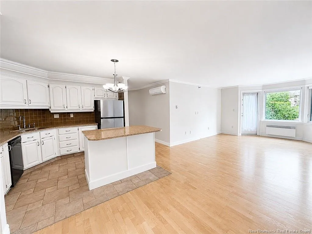 2 bed, 1.0 bath, 1310 sqft, $1,750 — Photo 3