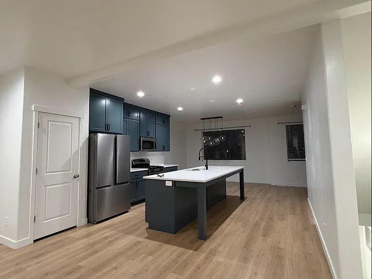 492 S 1080 W — Photo 4