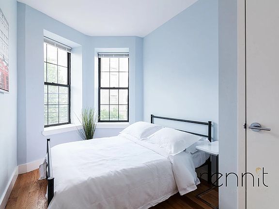 5th image of 137 Albany Ave APT 3F