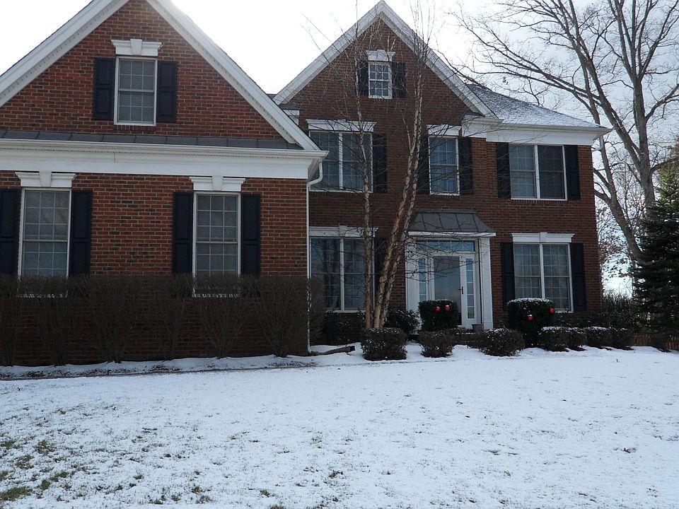 1st image of 15805 Bethpage Ln