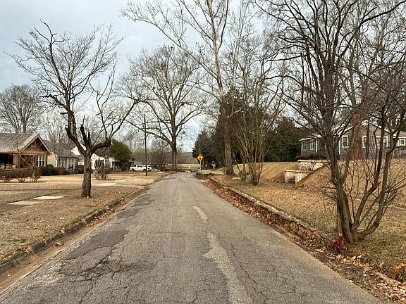5th image of 304 Red Oak Rd