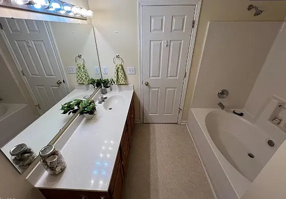 3931 Fountain Village Ln — Photo 18