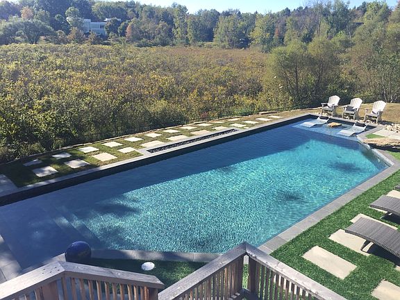 2nd image of 3015 Round Hill Dr