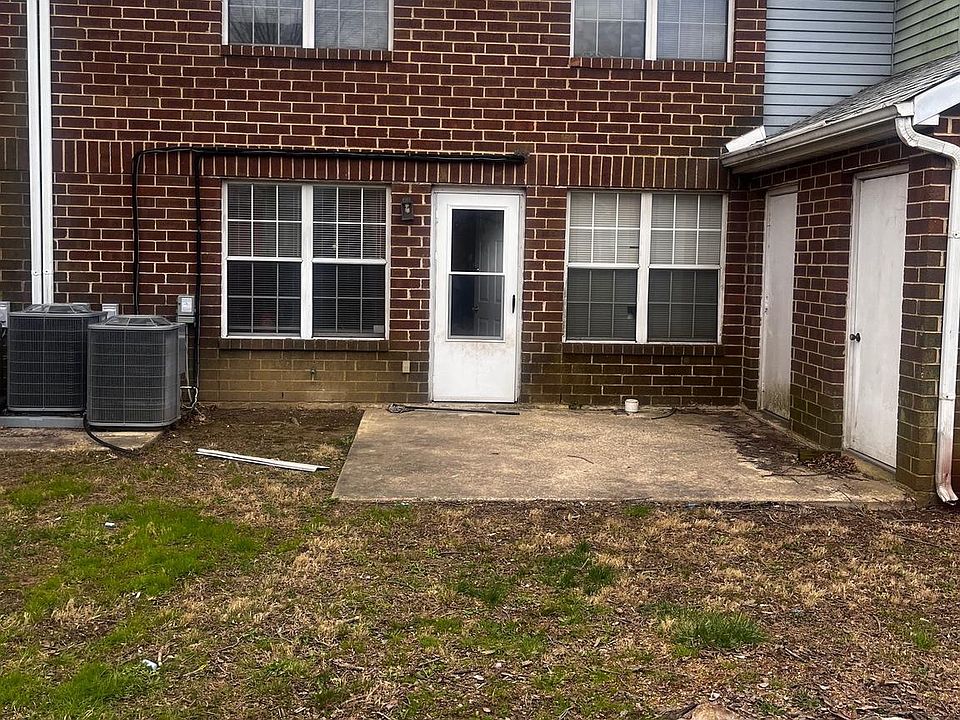 2nd image of 8 Baylis St