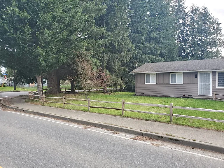 4832 Cemetery Rd — Photo 2
