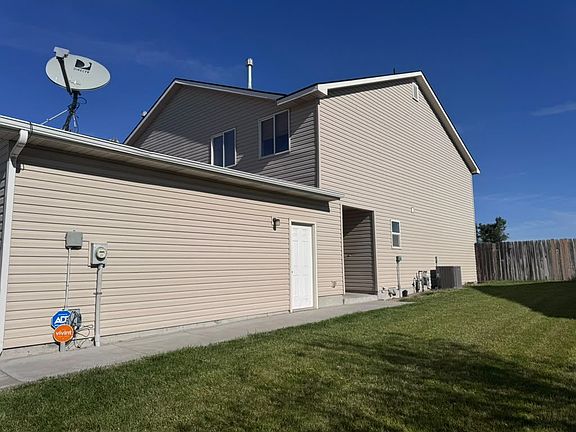 3rd image of 1610 NE Cinder Loop #1610