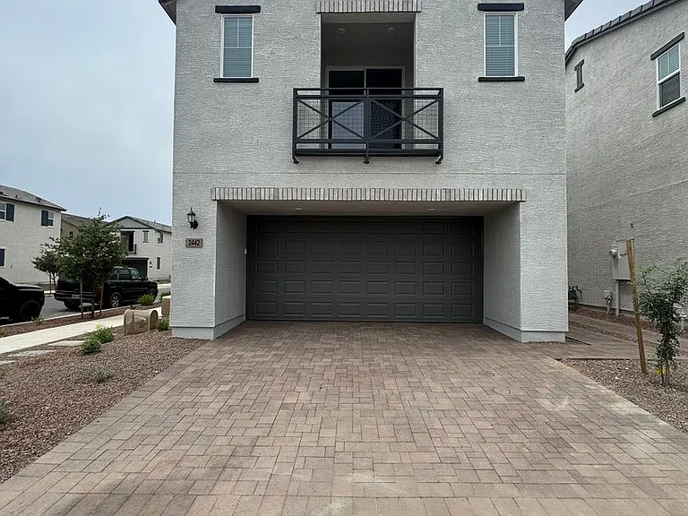 2442 W Maximo Way — Photo 3