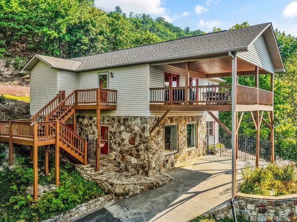 954 Pawnee Ct, Sevierville, TN 37876