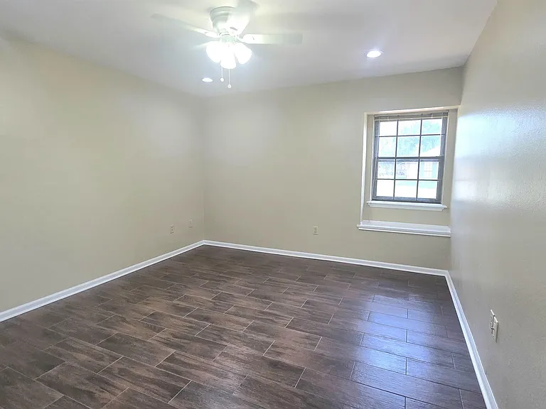 12119 Mallory Ave — Photo 18