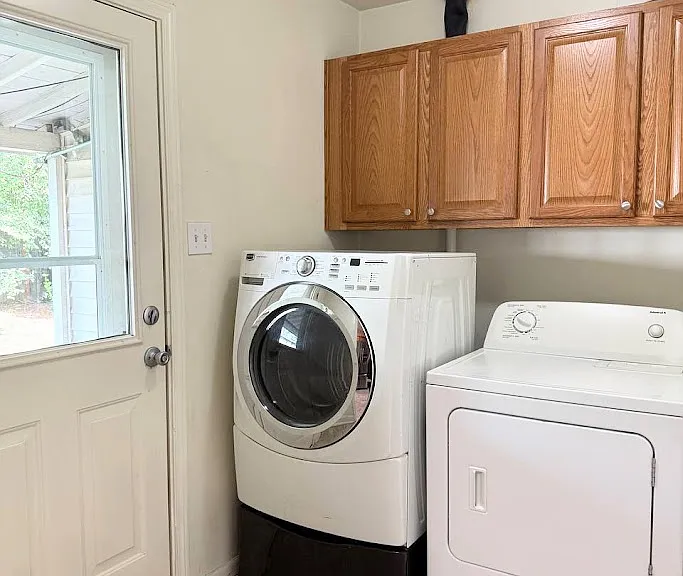 Laundry room- Machines included