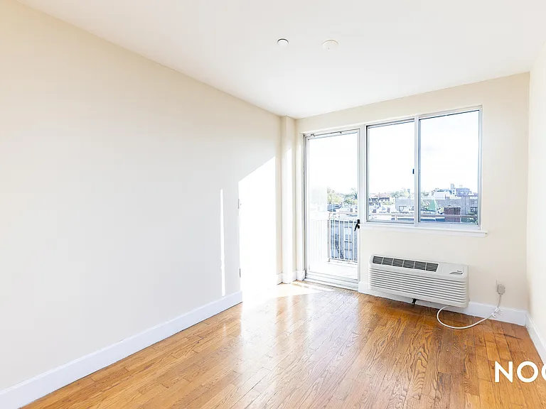 756 Myrtle Ave #5B — Photo 1