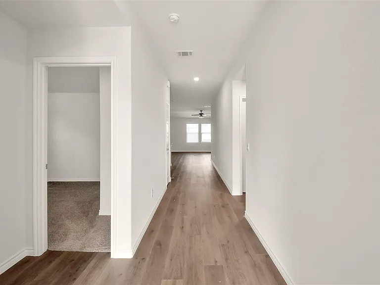 7221 Mayplace Dr — Photo 2